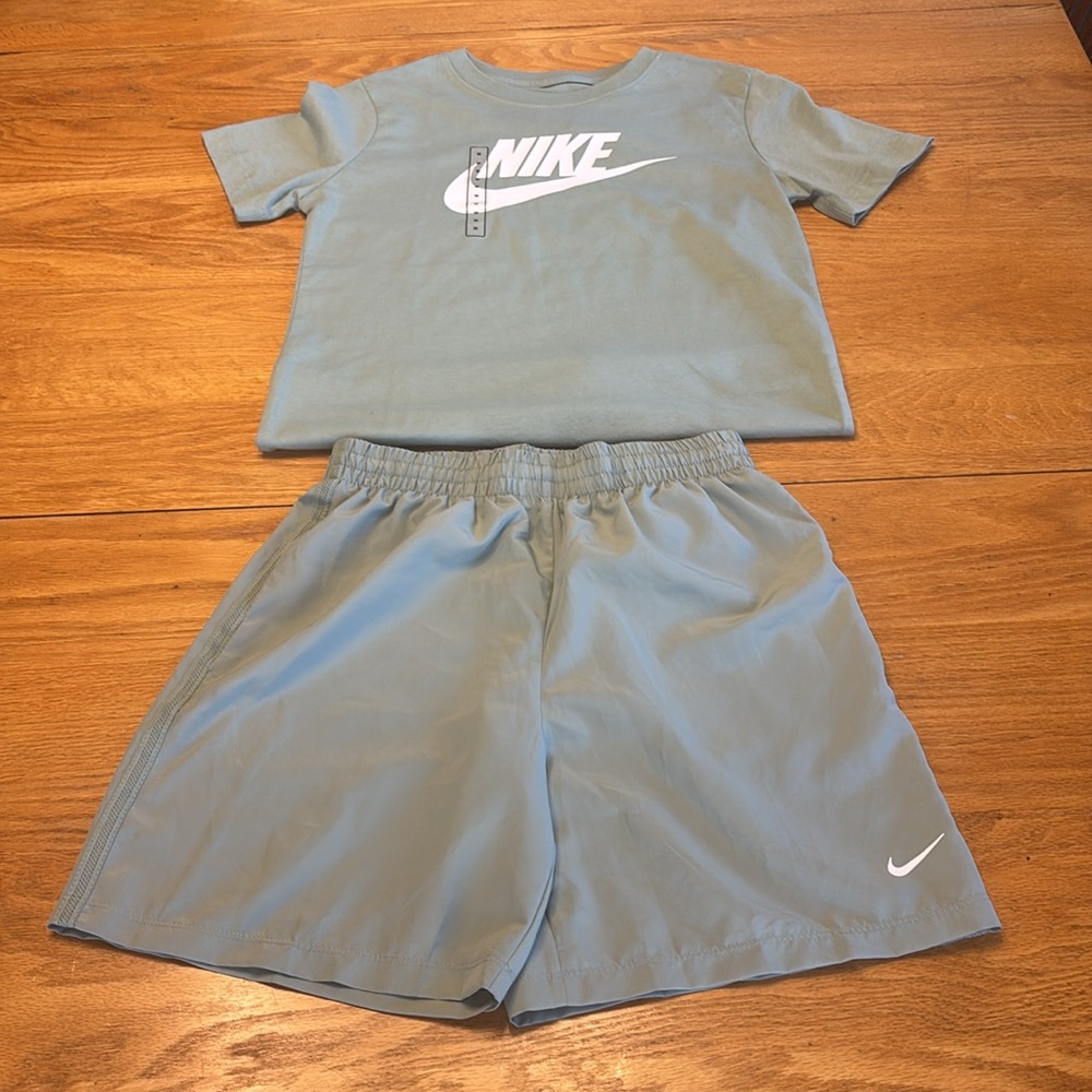 Kids Nike Sage Green Tee and Shorts Set NWT - Picture 3 of 8